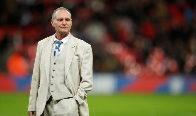 父亲死了加斯科因暴怒 拳打脚踢头顶+拥抱45分钟